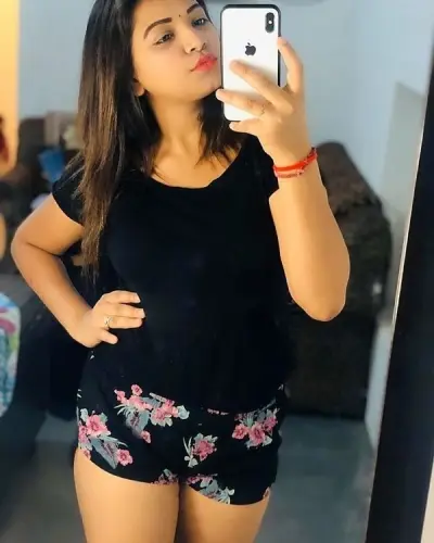 Kareli Escorts